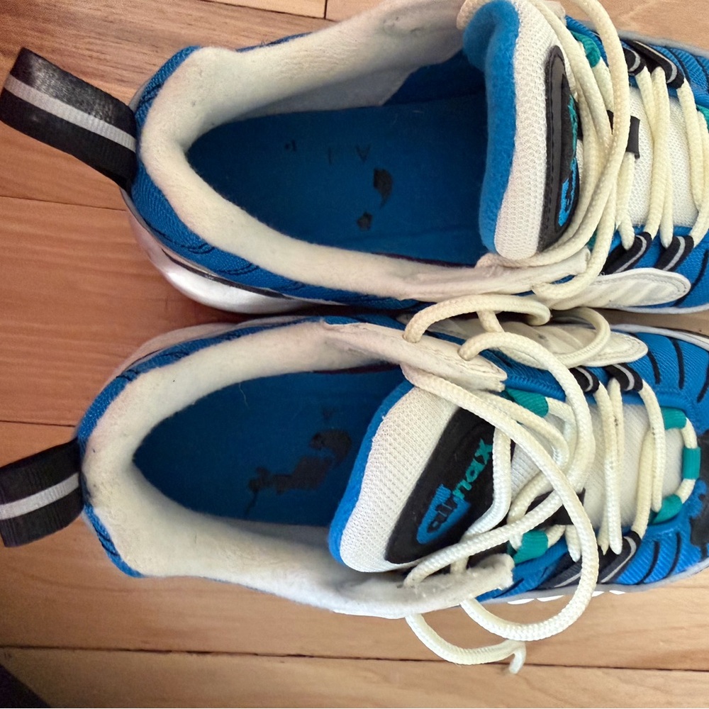 Nike Women's Air Max 98 sneakers in the Blue Nebula/Radiant Emerald colorway. - Picture 6 of 8